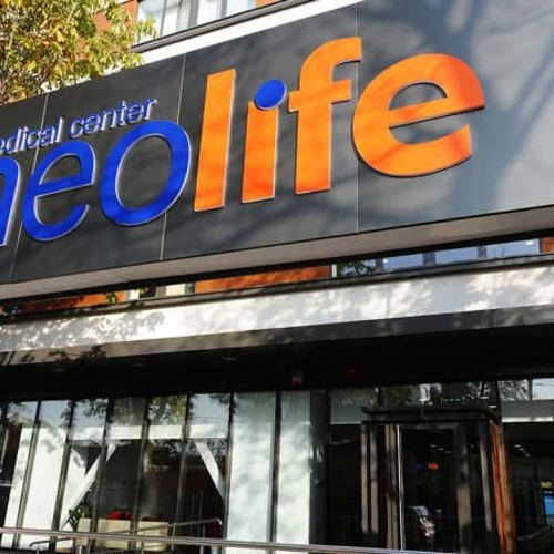 Главный-вход-в-клинику-Neolife,-Стамбул,-Турция